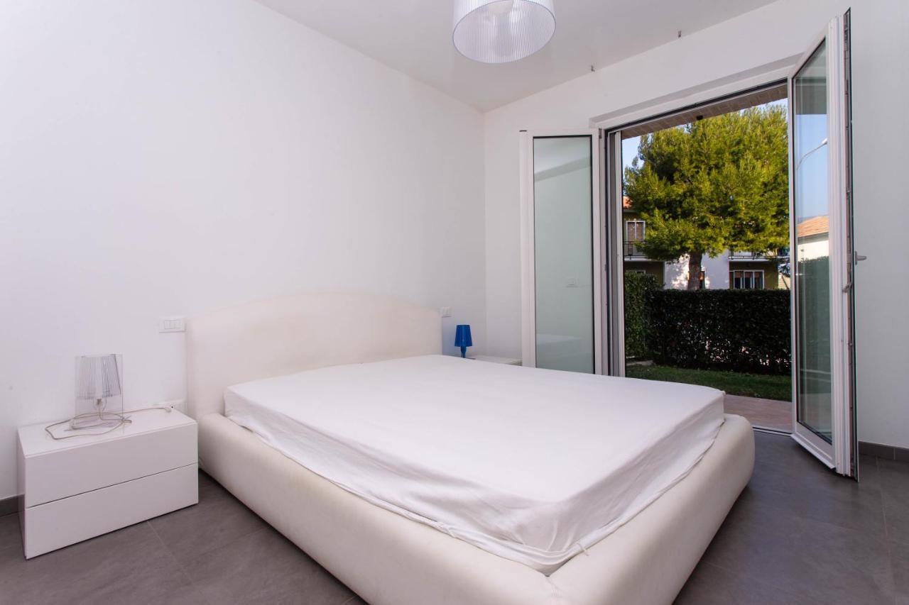 S018 - Sirolo, Nuovissimo Trilocale In Pietra Con Giardino Dx Apartment ภายนอก รูปภาพ