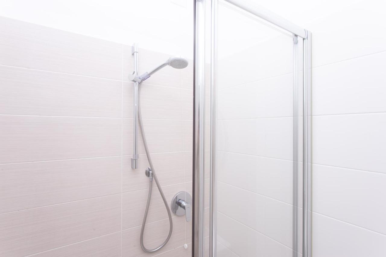 S018 - Sirolo, Nuovissimo Trilocale In Pietra Con Giardino Dx Apartment ภายนอก รูปภาพ