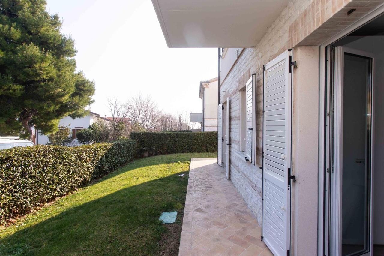 S018 - Sirolo, Nuovissimo Trilocale In Pietra Con Giardino Dx Apartment ภายนอก รูปภาพ